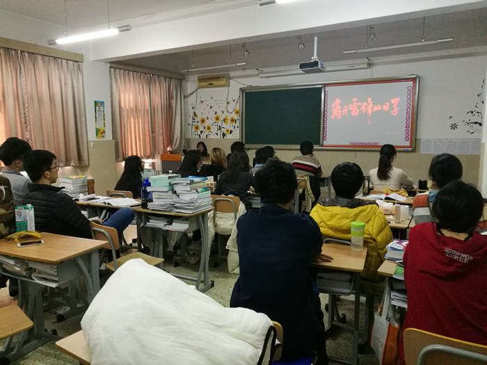 13臨藥-觀看電影.jpg