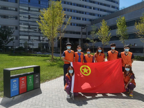 青春助力環保，共建美好家園 團員青年志愿者“桶前值守”引領垃圾分類新時尚