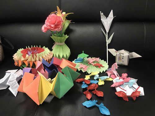 內科開展“跳房子”、“折紙涂彩”懷舊系列活動