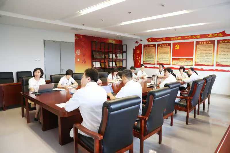 北京天壇醫院黨委書記岳小林為黨工團支部宣講黨的二十屆三中全會精神