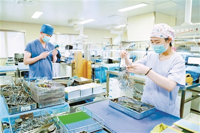 【北京青年報】 今天是國際護士節 北青報記者探訪北京天壇醫院消毒供應中心—— 21名護士如何讓1.6萬件手術器械重生 （25.5.12）